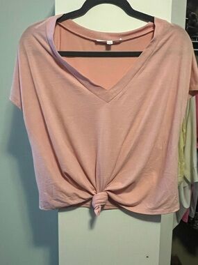 Love Me Knot Front Tee🍒 Pale Pink, Size Small
